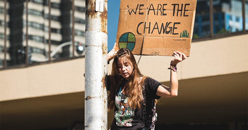 Skolstrejk för klimatet och Fyrarummaren (foto: Lewis Parsons)